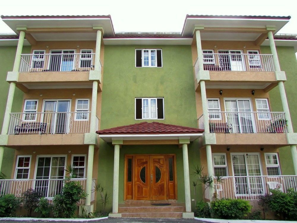Centrally Located Guest Apartments Кінгстон Екстер'єр фото